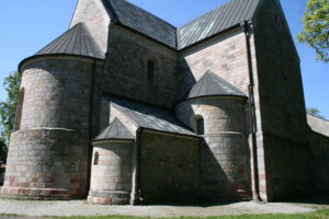 Zdjęcie przedstawia kościół murowany.